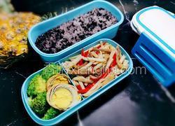 莲菜炒肉丝双色米便当