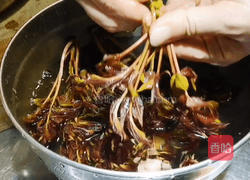 酥嫩喷香，香椿烘蛋的做法图解1