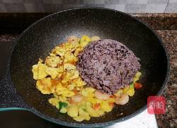 菠萝虾仁炒饭的做法图解12