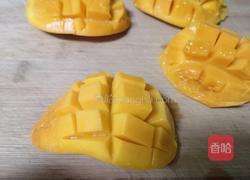 芒果奶昔的做法图解4