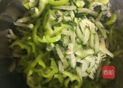 辣椒生菜黄瓜丝的做法图解1