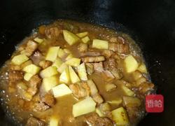 红烧肉炖土豆的做法图解9
