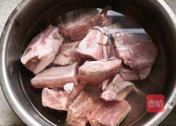 胡萝卜山药排骨汤的做法图解1