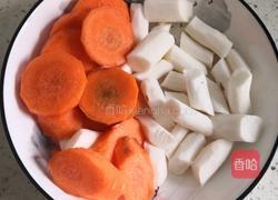 胡萝卜山药排骨汤的做法图解2