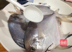 空气炸锅の烤白鲳鱼的做法图解2