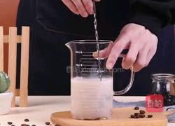 雪顶可可奶茶的做法图解2