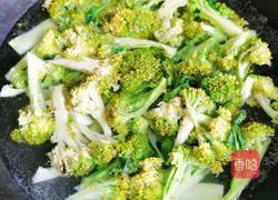 西兰花炒虾仁的做法图解4