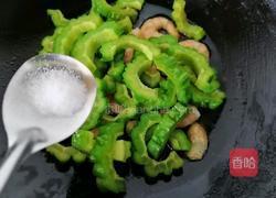 苦瓜炒虾仁的做法图解7