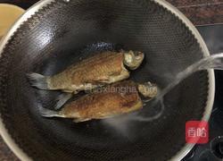 鲫鱼汤的做法图解2