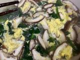 家常暖汤｜菠菜香菇蛋汤的做法[图]