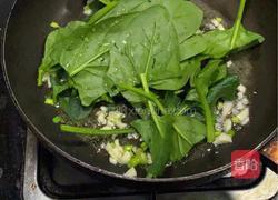 家常暖汤｜菠菜香菇蛋汤的做法图解3