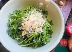 炝拌蒸茼蒿的做法图解2