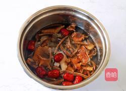 茶树菇炖鸡汤的做法图解8