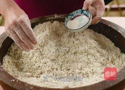 榨豆浆剩下来的豆渣做成霉豆渣 和五花肉一起炒太香了的做法图解3