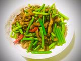 过油肉炒蒜苔