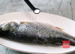 清蒸鲈鱼的做法图解2