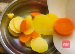 黑胡椒汁土豆胡萝卜配蒸蛋的做法图解3
