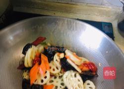 木耳胡萝卜炒莲藕的做法图解10
