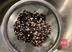 尝试不同的做法 加了藜麦的牛奶吐司面包的做法图解1