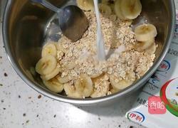 香蕉牛奶燕麦粥的做法图解1