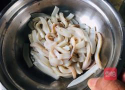 辣椒炒鱿鱼丝的做法图解1