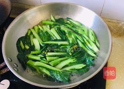 黄金蒜头淋芥兰的做法图解3