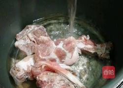 黑玉米猪骨汤的做法图解1