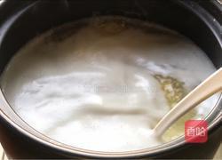 白菜冻豆腐皮蛋粥的做法图解3