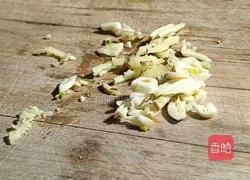 清炒菊花白菜的做法图解2