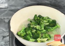 蚝油枸杞西兰花的做法图解5
