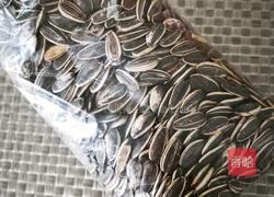 自备零食 干炒葵花籽的做法图解1