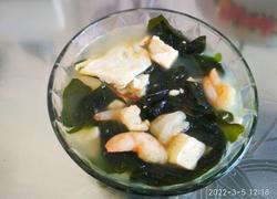 裙带菜虾仁鸡蛋豆腐汤