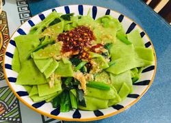 蒜汁菠菜面片