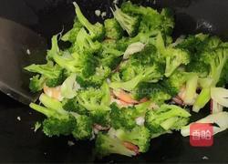 西兰花炒虾仁的做法图解8