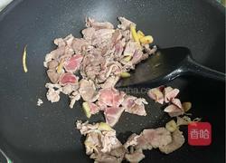 辣椒炒土猪肉的做法图解2
