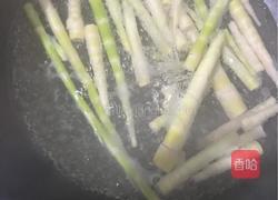 小笋炒蛋的做法图解1