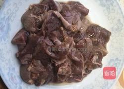 爆炒猪肝的做法图解1