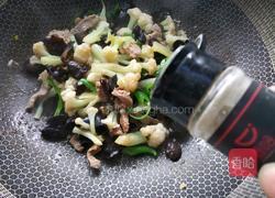 花菜木耳炒肉的做法图解12