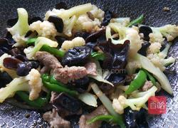 花菜木耳炒肉的做法图解13