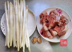 猪肉骨芦笋汤的做法图解1