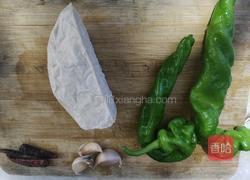 辣椒炒肉糕的做法图解1