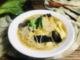 黑木耳鸡蛋汤面