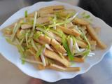 蒜黄炒豆腐的做法[图]