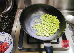海鲈鱼烧毛豆子的做法图解2