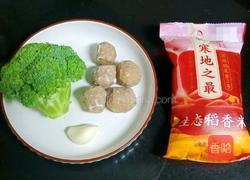 牛肉丸西兰花盖饭的做法图解1
