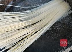 辣白菜米线的做法图解7