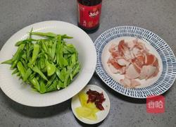 豆角炒肉的做法图解1
