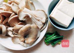 平菇豆腐汤的做法图解1