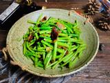 腊肉炒藜蒿