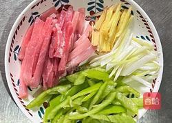 【春季养生菜】春笋白灼肉丝的做法图解1